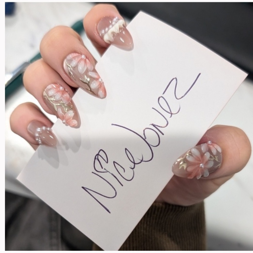 Press on Nails Live flyer!! Unlisted Press on 💅🏽
